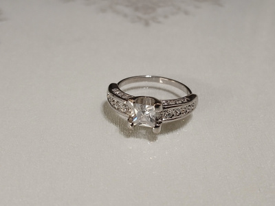 Design Swarovski kristalli sormus