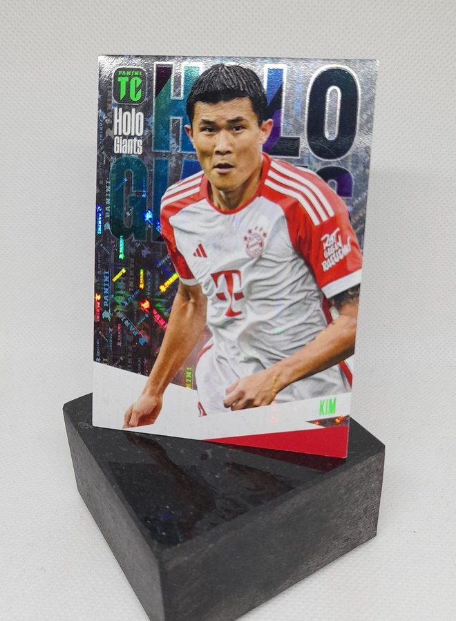 HOLO GIANTS! Kim Min-Jae, Bayern Munchen - Panini