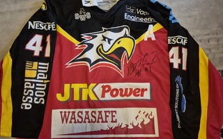 Ari-Pekka Pajuluoma pelipaita