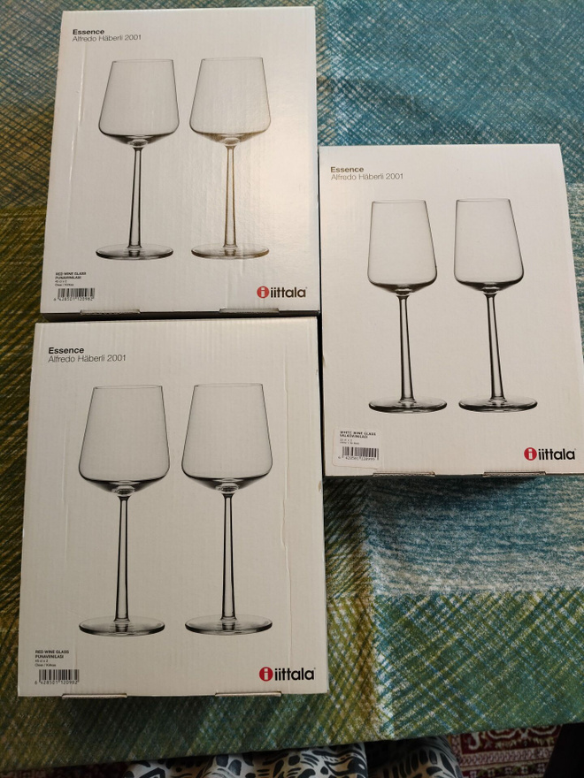 Myydään Iittala Essence lasit
