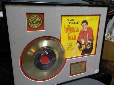 ELVIS KEHYSTETTY JAILHOUSE ROCK 24K GOLD RECORD (W)