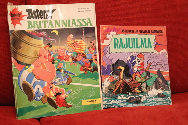Asterix ohuita kirjasia 2 kpl, 1973 ja 1971