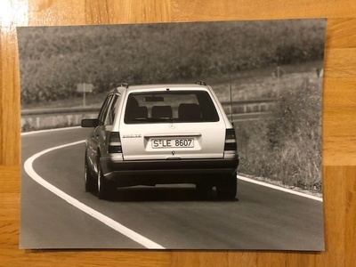 Lehdistökuva Mercedes-Benz S124 farmari (W124 farmari)