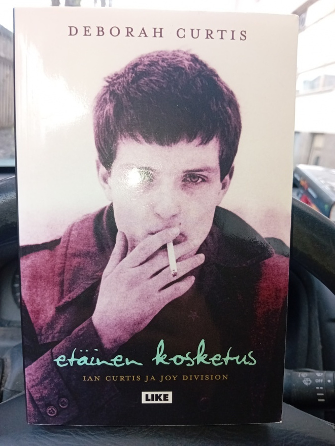 Etäinen kosketus - Ian Curtis ja Joy Division ( SIS POSTIKUL