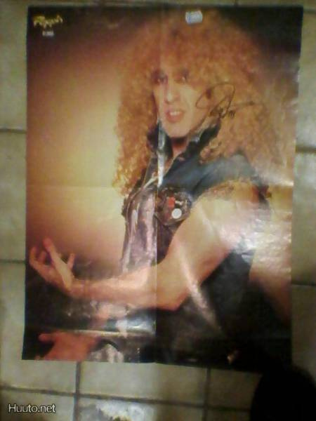 TWISTED SISTER DEE SNIDER LEHTI POSTERI NIMIKIRJOITUKSELLA