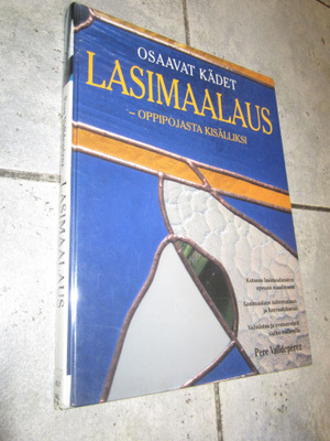 LASINMAALAUS OSAAVAT KÄDET OPPIPOJASTA KISÄLLIKSI