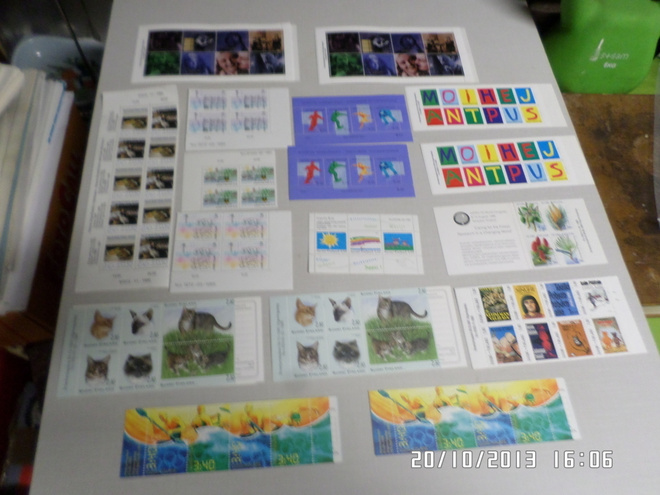 16  kpl  postimerkki vihkoja ja liuskoja, postituoreet ,