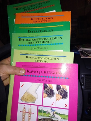 6 kpl kokoelma Perhemediat hevosaiheisia opaskirjoja paketti