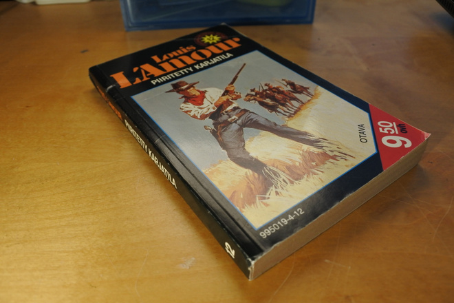 Louis L'Amour: Piiritetty karjatila, pokkari