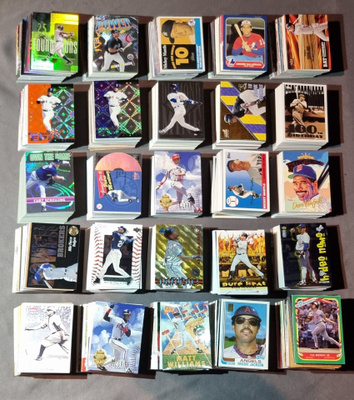 Iso paketti MLB baseball-kortteja yli 900 korttia!