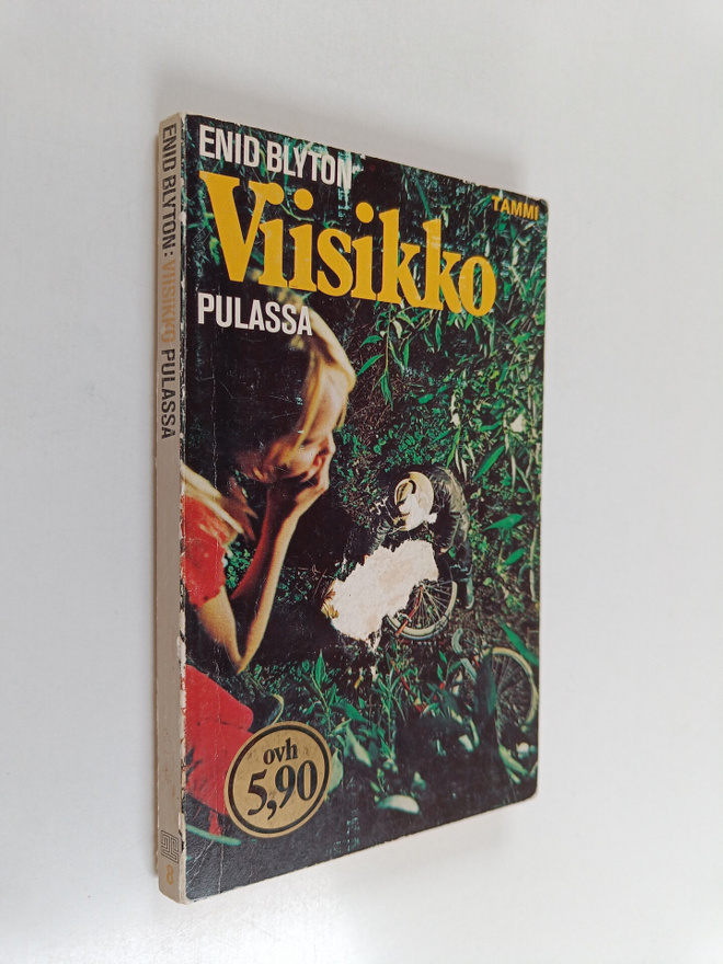 Enid Blyton : Viisikko pulassa