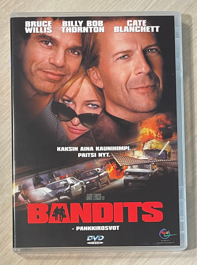 Barry Levinson: BANDITS - pankkirosvot (2001) Bruce Willis