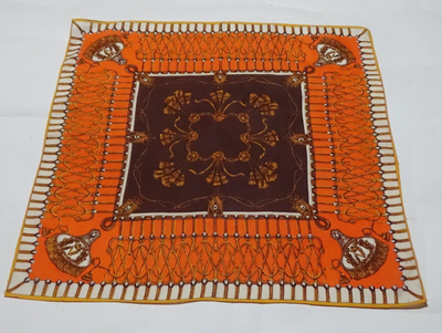 Retro värikäs huivi 65 cm x 65 cm