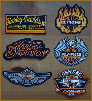 6 kpl Harley-Davidson kangasmerkkejä