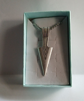 Kaulakoru Nuolen Kärki ( Stainless Steel )