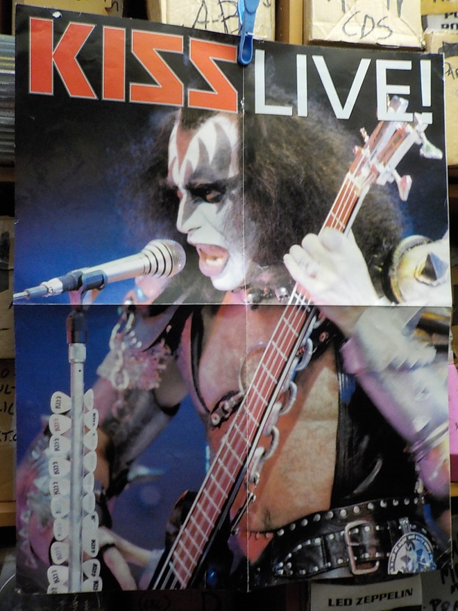 KISS GENE SIMMONS FOLD-OUT JULISTE