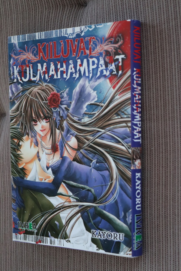 Kayoru : Kiiluvat kulmahampaat ( 1.p. 2014 )