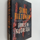 Simo Hiltunen : Ihmisen kuoressa : romaani - pikkukuva 1