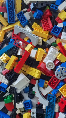 Legoja. Vanhinmat noin 35 vuoden takaa.