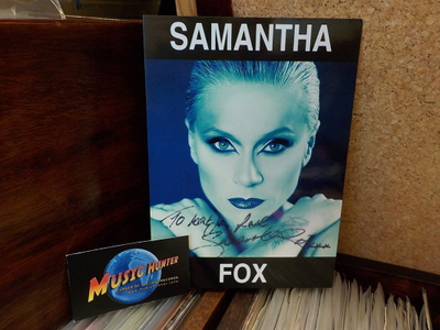 SAMANTHA FOX NIMIKIRJOITUS