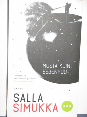 Salla Simukka : MUSTA KUIN EEBENPUU