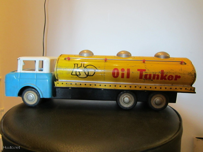 VINTAGE PELTILELU TANKKIAUTO 50-60 LUVULTA