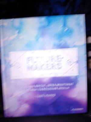 Tuuti Piippo : FUTUREMAKERS ( SIS POSTIKULU  ) SIGNED