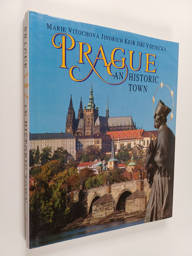 Marie Vitochova ym. : Prague - A Historic Town