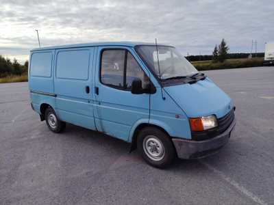 Ford Transit 2.5 Diesel 5-vaihteinen
