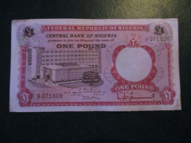 NIGERIA  ONE POUND 1967 P-8   (K13-S8)
