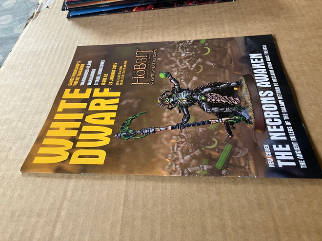 WHITE DWARF WEEKLY MAGAZINE 52/2015 HIENO