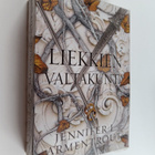 Jennifer L. Armentrout : Liekkien valtakunta - pikkukuva 1