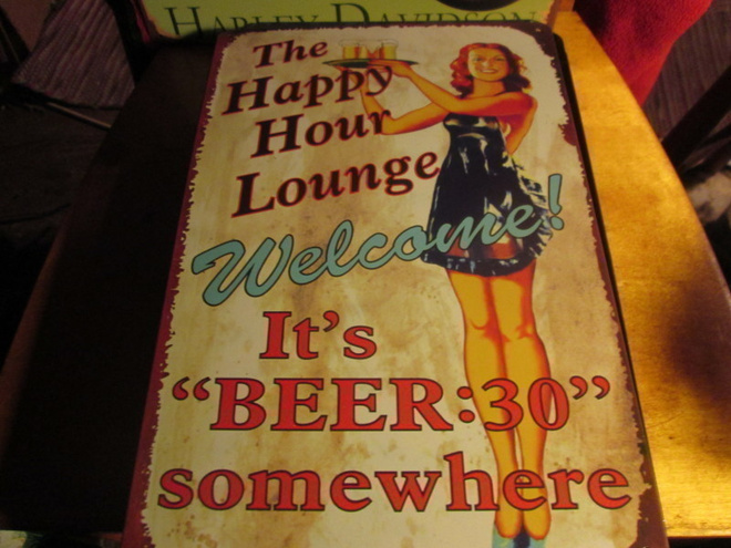 Peltikyltti The Happy Hour Lounge