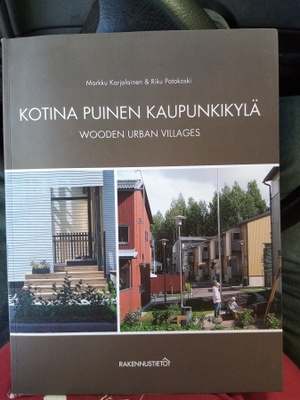 Karjalainen -  Patokoski : KOTINA PUINEN KAUPUNKIKYLÄ