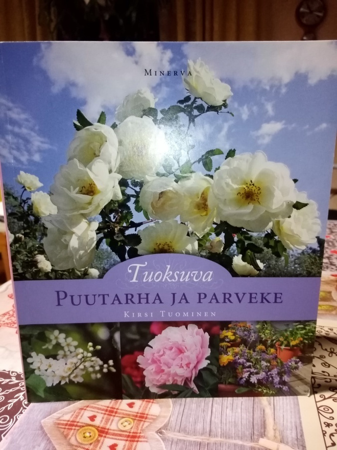 Kirsi Tuominen :  Tuoksuva puutarha ja parveke ( SIS POSTIK)