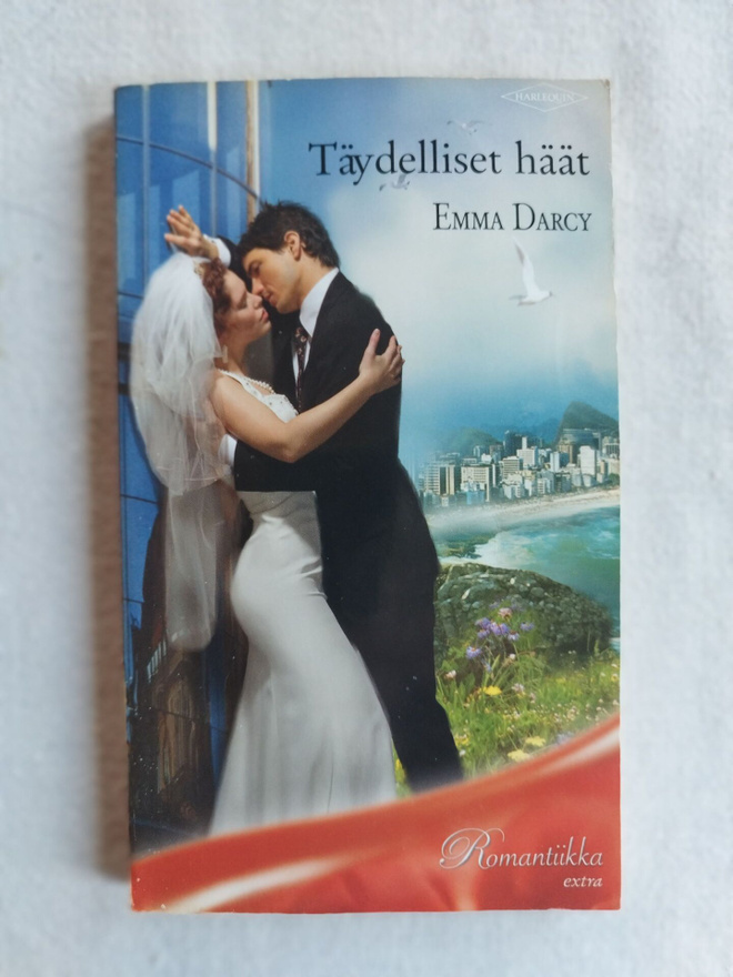 Harlequin, Emma Darcy: "Täydelliset häät"