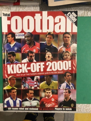 Total Football: Kausijulkaisu 2000. Englanti.