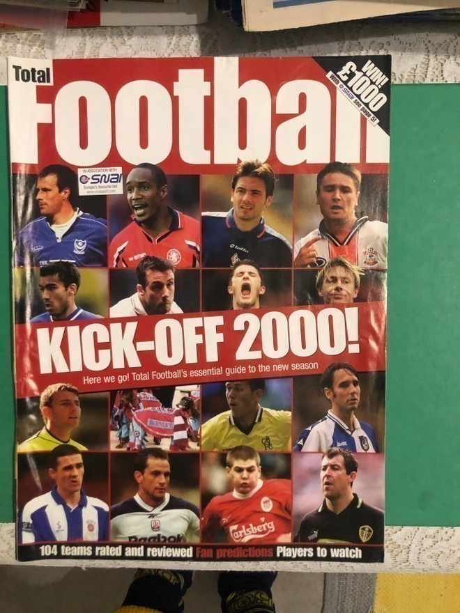 Total Football: Kausijulkaisu 2000. Englanti.