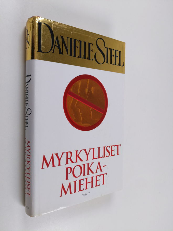 Danielle Steel : Myrkylliset poikamiehet