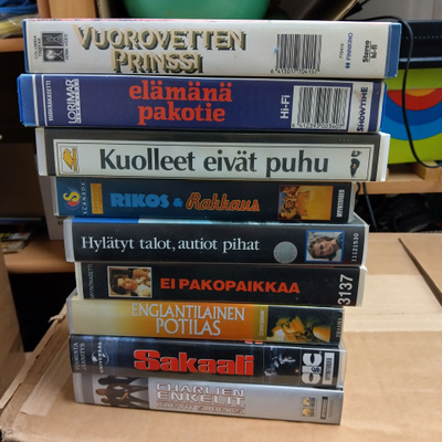 Pieni VHS paketti 9kpl