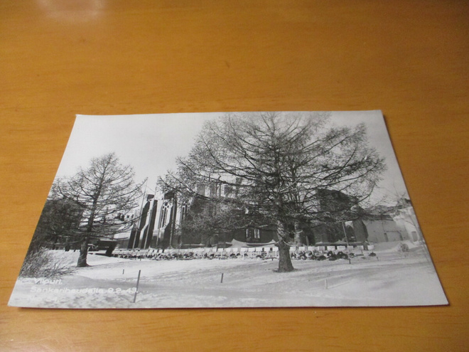 Viipuri pommitettu tuomiokirkko ja sankarihauta 1943 *