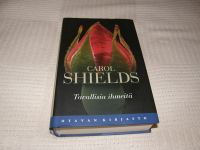 Carol Shields Tavallisia ihmeitä  -sid