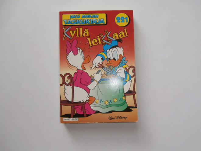 AKU ANKAN TASKUKIRJA 221 KYLLÄ LEIKKAA