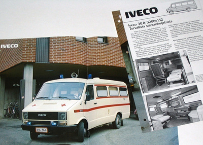 1984 Iveco 30.8 ambulanssi esite - KUIN UUSI - suomalainen