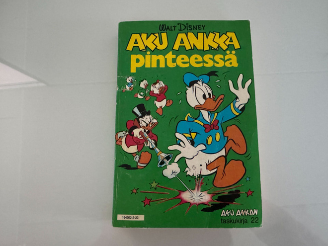 Aku Ankan taskukirja nro 22 : Aku Ankka pinteessä 2.p.