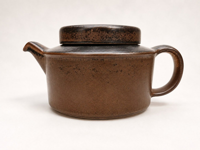 Arabia Ruska -teekannu kannella – Ulla Procopé Stoneware Fin