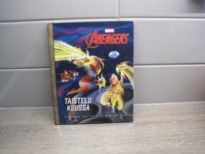 TAMMEN KULTAISET KIRJAT, MARVEL AVENGERS TAISTELU KUUSSA 312