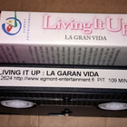 LIVING IT UP LA GARAN VIDA ROMANTTINEN KOMEDIA 2000 - pikkukuva 4