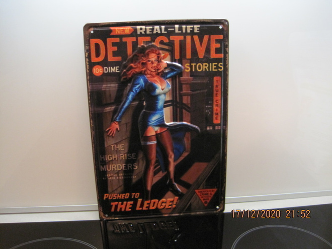 PELTITAULU PIN UP TYTTÖ DETECTIVE