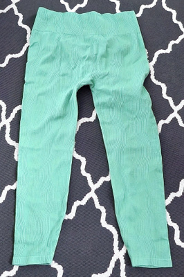 uudet legginssit L